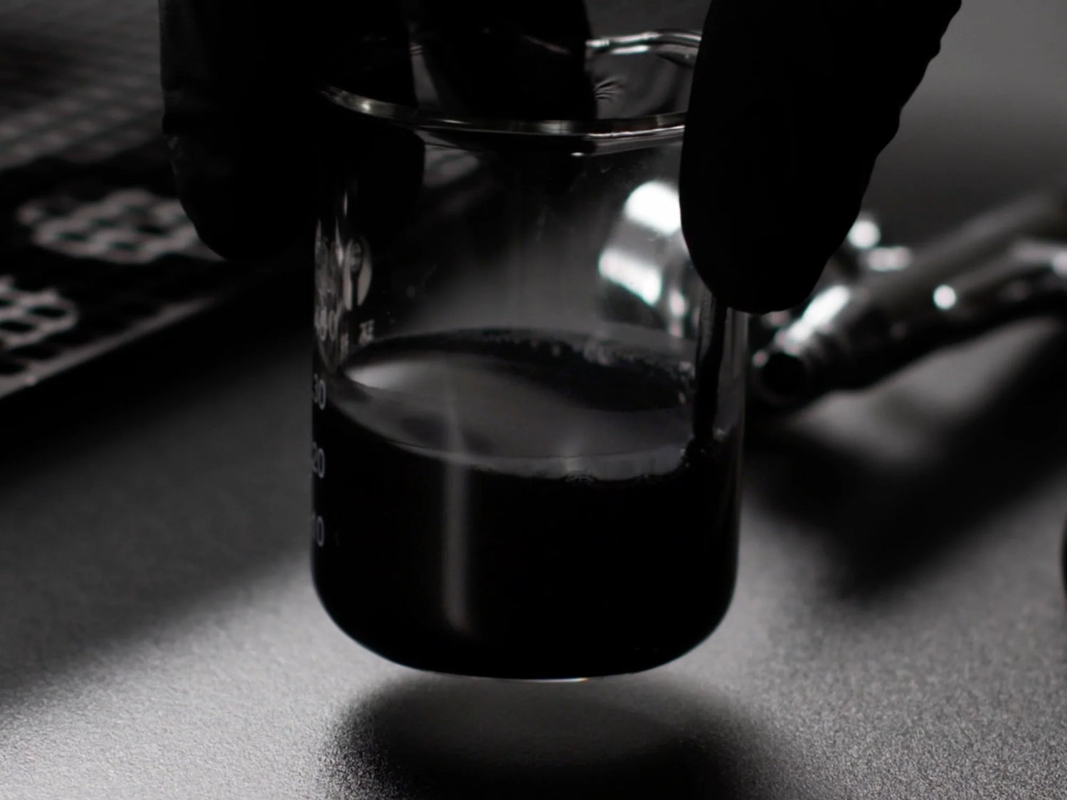 Tworzenie tarcz Ultrablack: podróż w absolutną ciemność